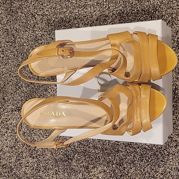 Prada leather heels - Picture 2 of 4